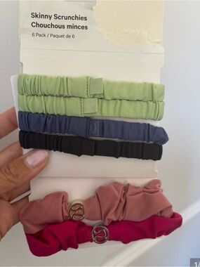 🎁 Get 1 scrunchie with each $50+ Lululemon order!